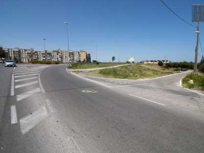 Verso nord invece la lama prosegue il suo tratto naturale, che � quello che seguiamo. Imbocchiamo quindi via Trisorio Liuzzi, poi sulla sinistra via Ospedale di Venere e infine ci immettiamo in una stradina di campagna: Stradella Don Ciccio. Si tratta di un�antica via rurale che attraversa la lama